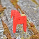 Красный коник с декором 10744 - фото 3500