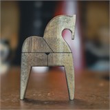 Конь из берёзы 200