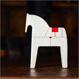 Белый конь с красным седлом 22 см 10771